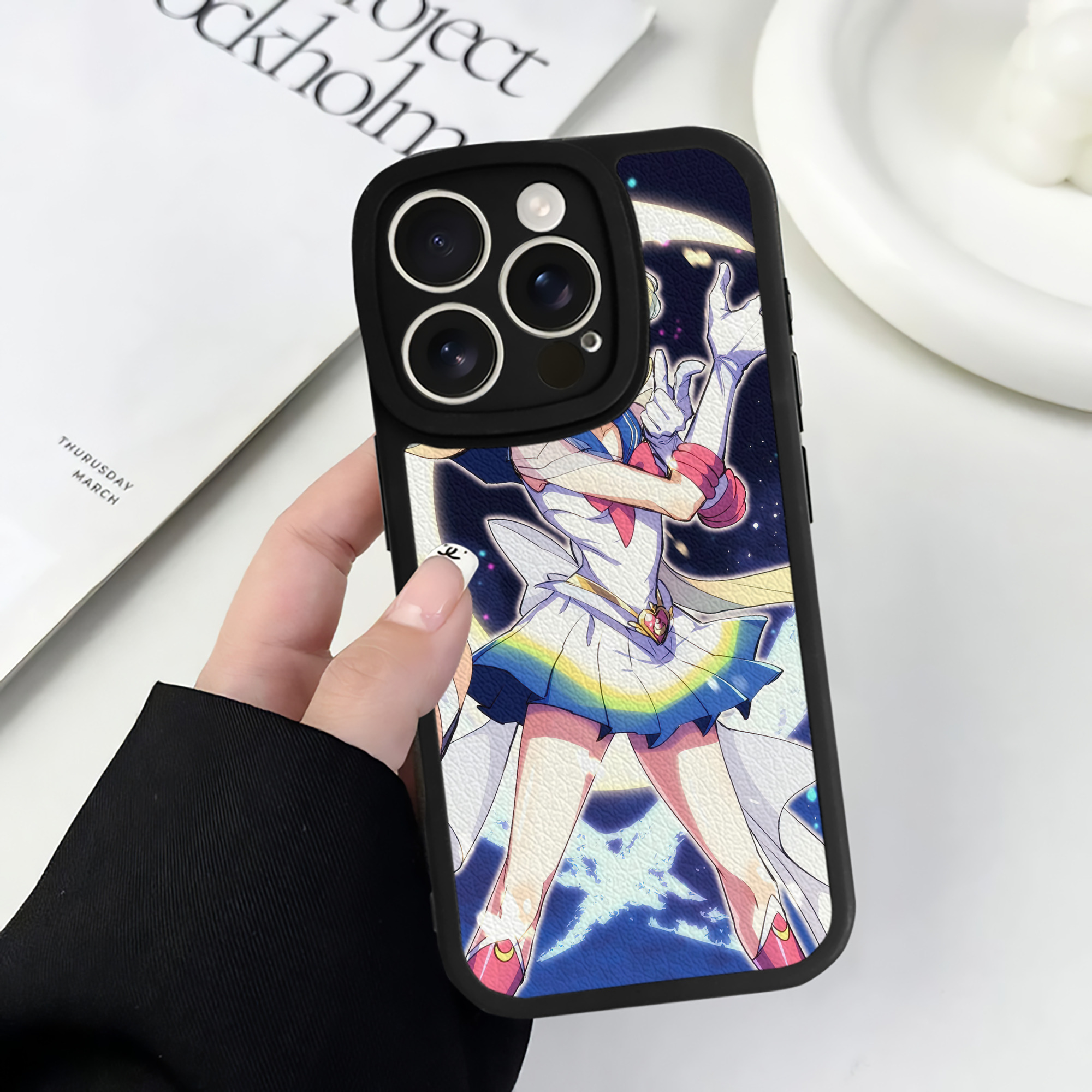 （画像用） 美少女戦士セーラームーン Sailor Moon 【iPhone 16シリーズ対応】シリコンスマホケース（レザー調） 材質：シリコン